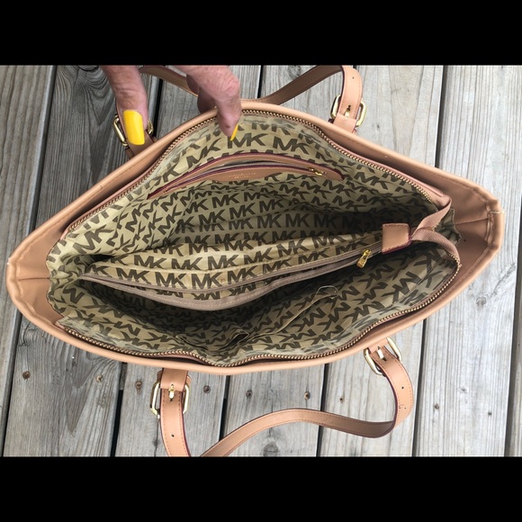 Michael Kors handbag - Picture 4 of 5